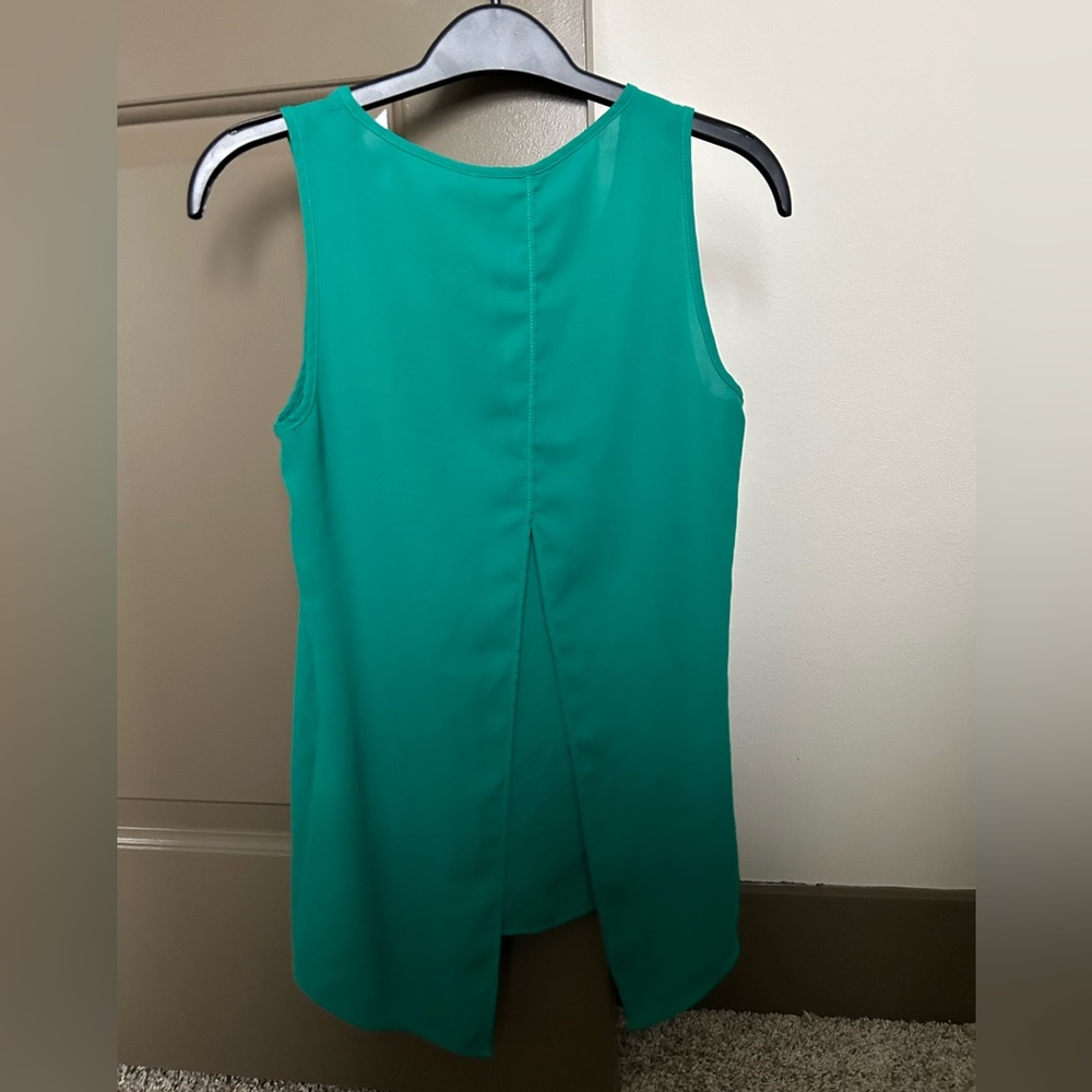 Express Tank Top - Picture 2 of 4